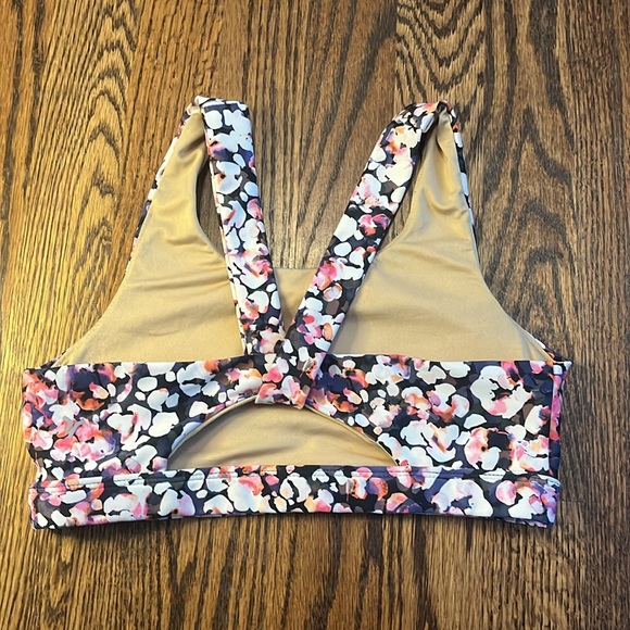 💐LIKE NEW OLD NAVY FESTIVE FLORAL ACTIVE WEAR SET!💐 - Picture 3 of 5
